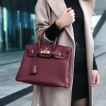 Marché mondial du luxe en 2025 : stabilité des revenus et perte de clientèle, selon Bain & Company